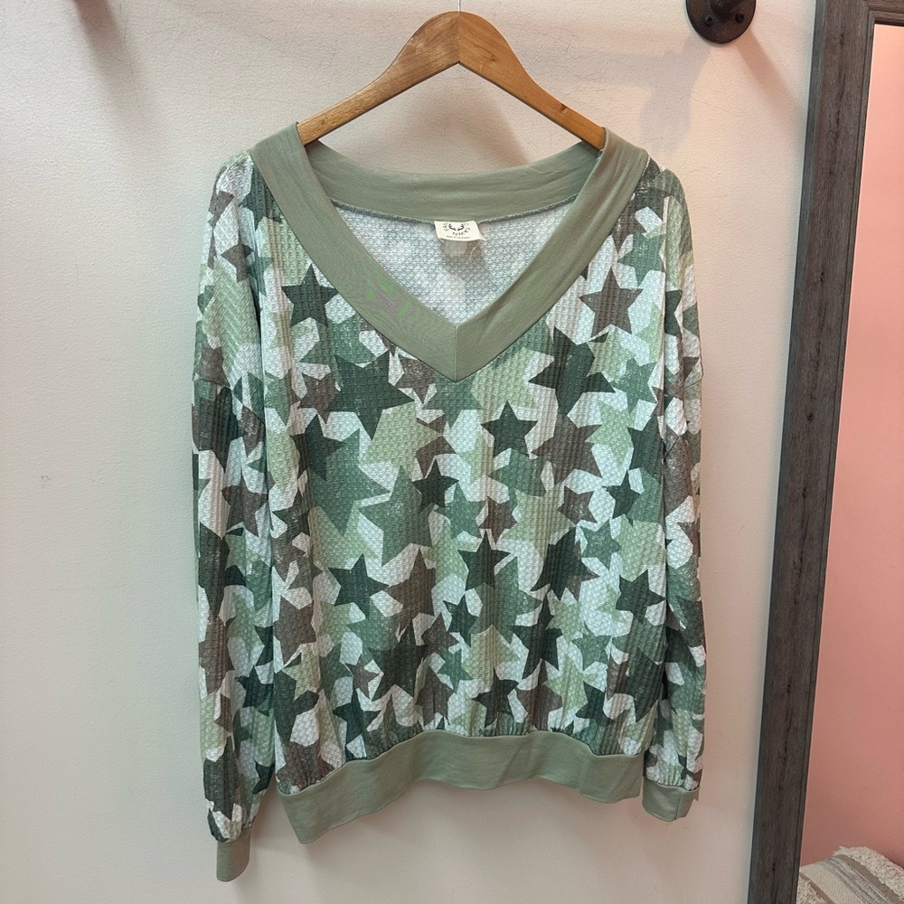 NEW! Fantastic Fawn Camo Stars Waffle Knit Top - Picture 2 of 3